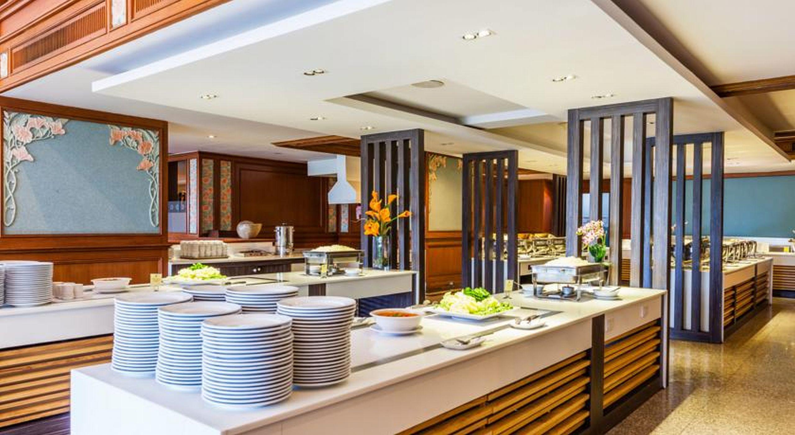 Cholchan Pattaya Beach Resort - Sha Extra Plus Ngoại thất bức ảnh The buffet at the hotel