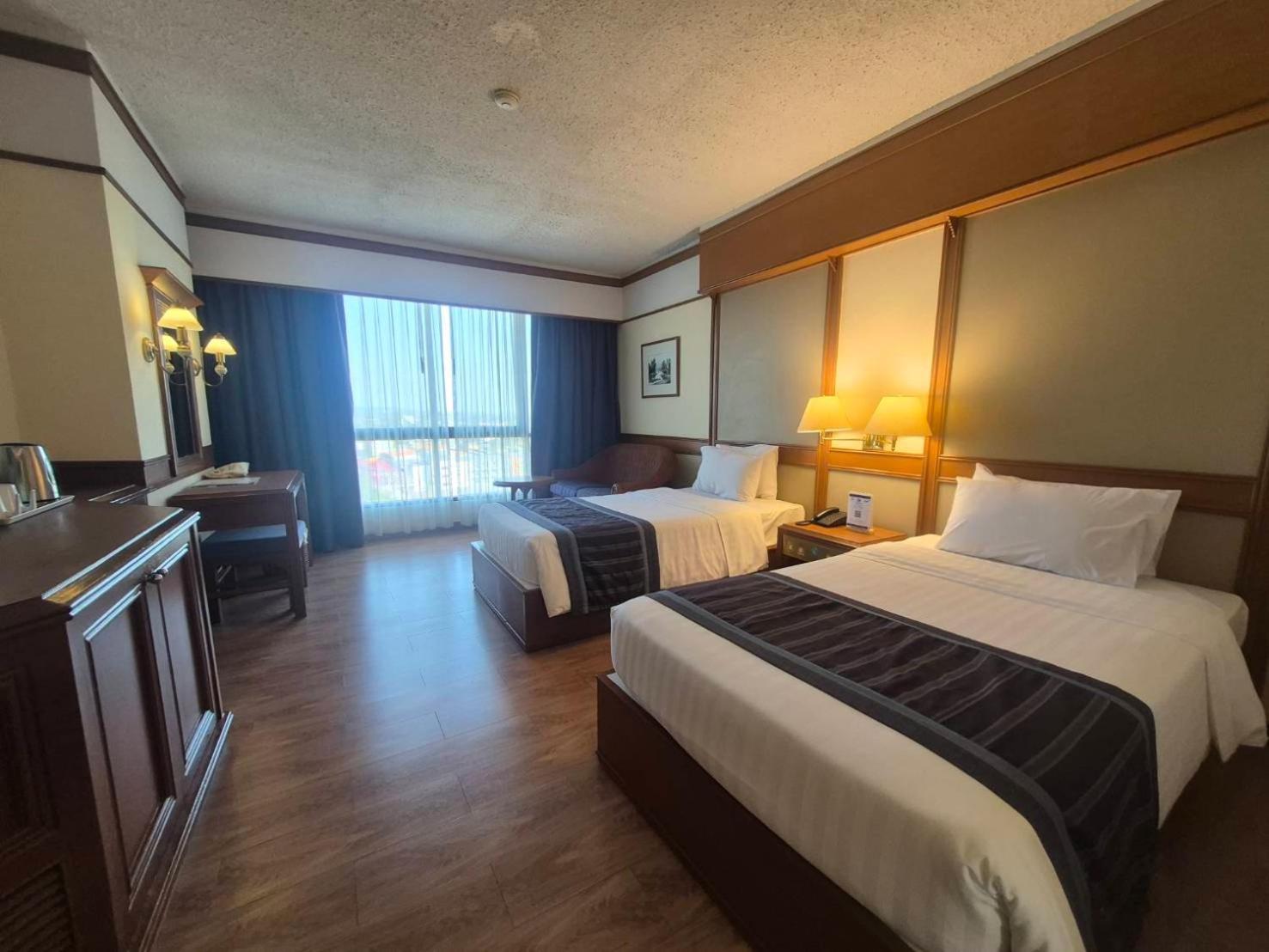 Cholchan Pattaya Beach Resort - Sha Extra Plus Ngoại thất bức ảnh