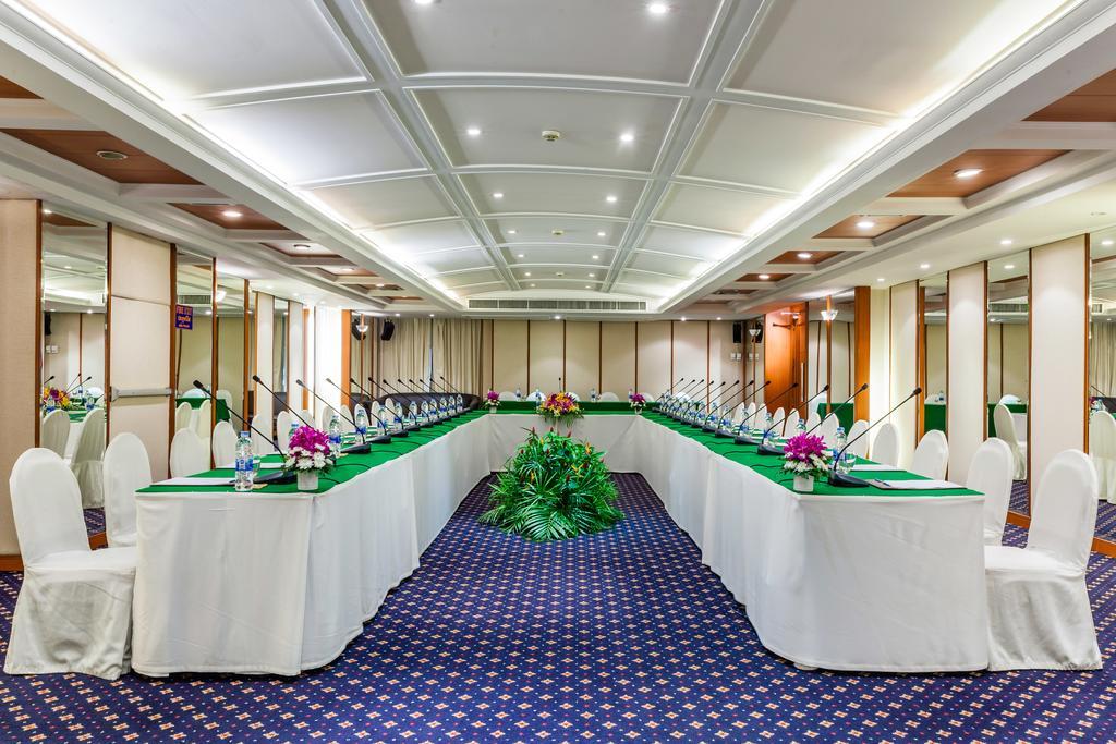 Cholchan Pattaya Beach Resort - Sha Extra Plus Ngoại thất bức ảnh U-shaped table layout