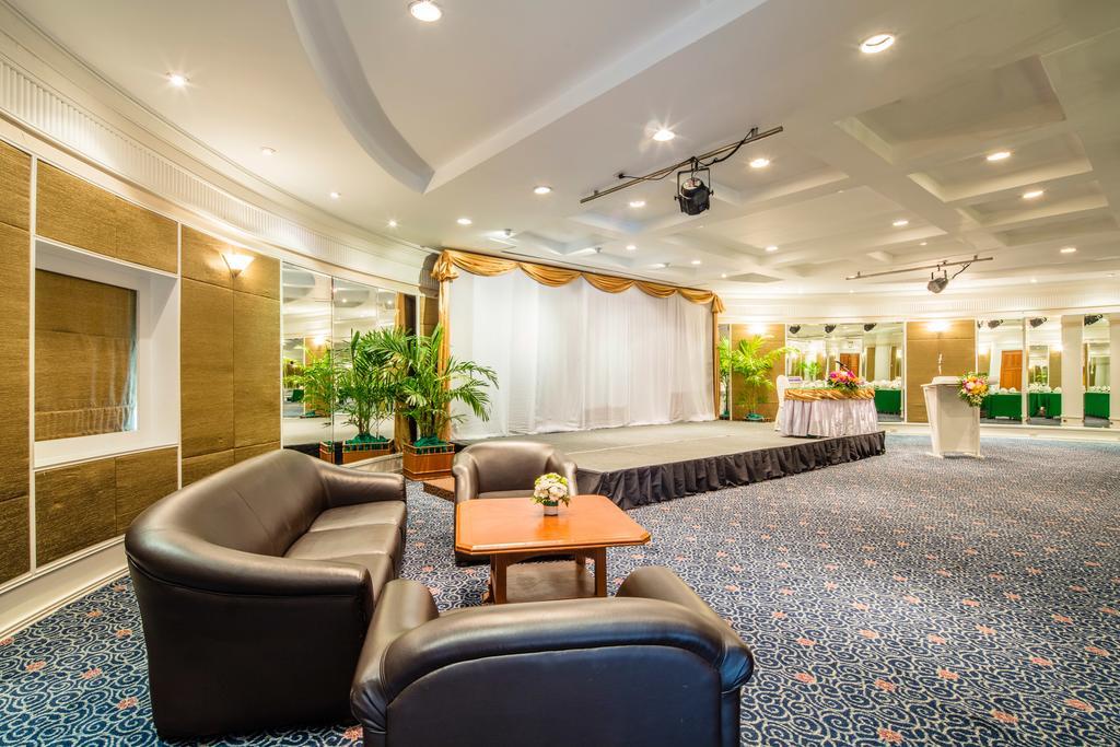 Cholchan Pattaya Beach Resort - Sha Extra Plus Ngoại thất bức ảnh The ballroom