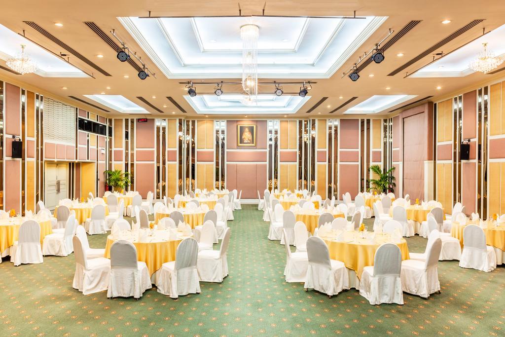 Cholchan Pattaya Beach Resort - Sha Extra Plus Ngoại thất bức ảnh The ballroom of the hotel