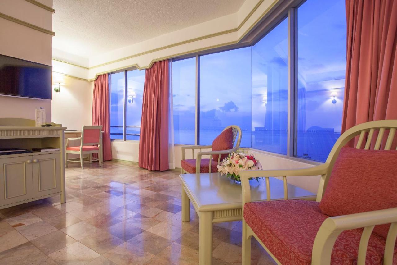 Cholchan Pattaya Beach Resort - Sha Extra Plus Ngoại thất bức ảnh A suite at the Grand Hotel