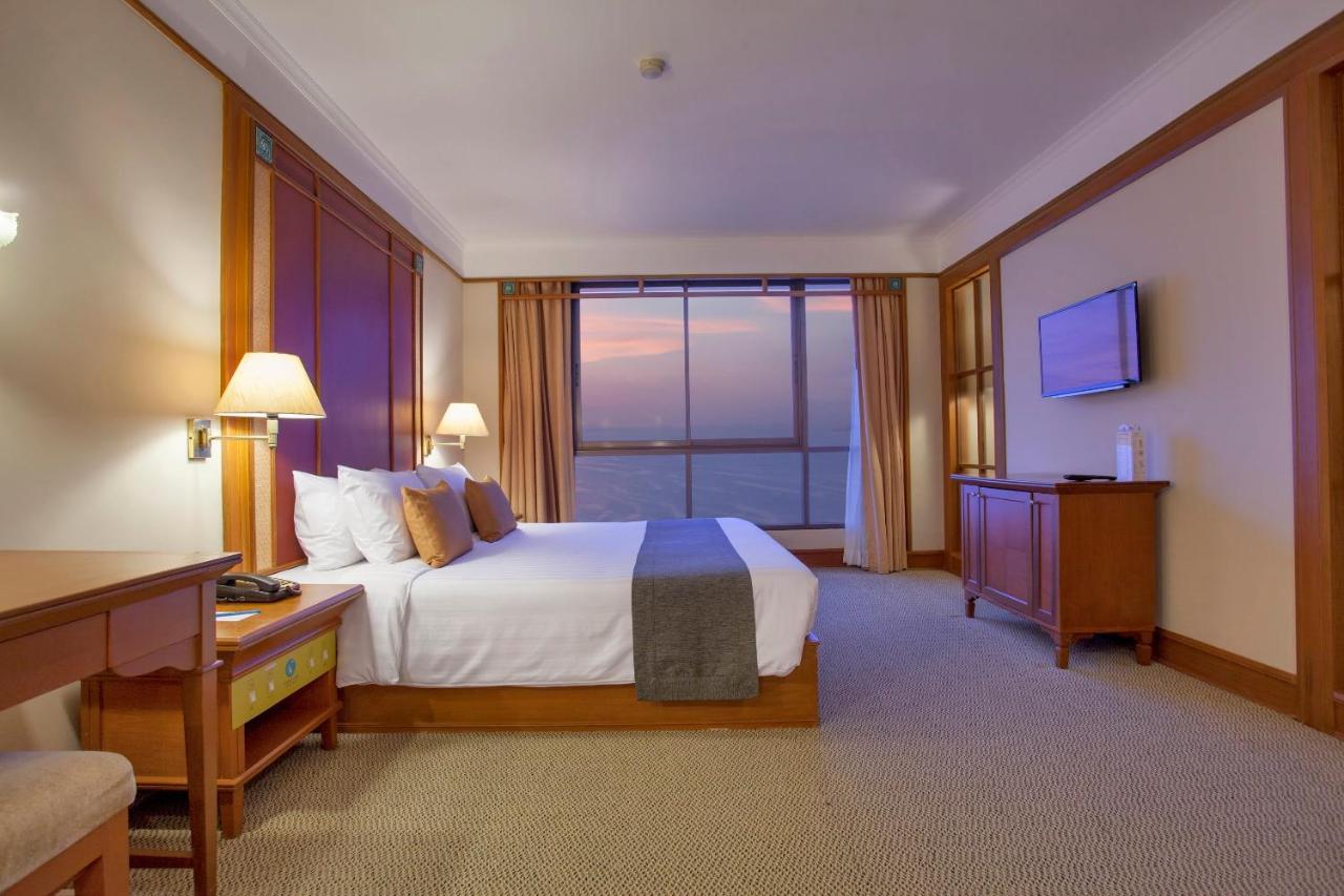 Cholchan Pattaya Beach Resort - Sha Extra Plus Ngoại thất bức ảnh Deluxe Ocean View Room